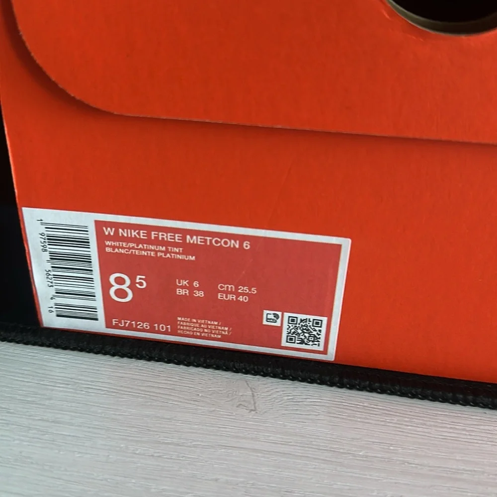 Woman’s Nike Free Metcon 6 - Picture 3 of 3